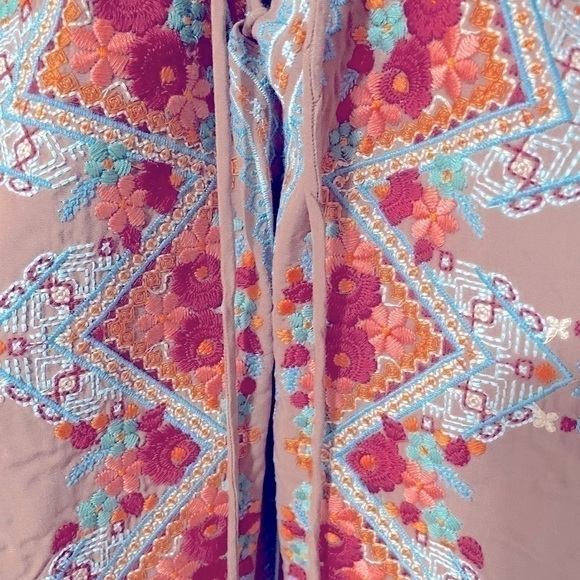 Andree by Unit NWT Lightweight Embroidered boutique boho tunic - Picture 3 of 9